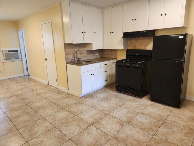 100 W North Loop Blvd in Austin, TX - Building Photo - Building Photo