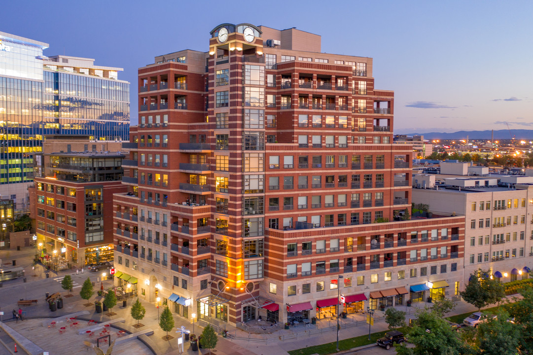 Riverfront Park Tower in Denver, CO - Foto de edificio