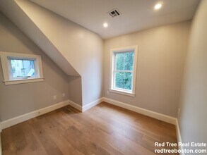 51 Fairbanks St, Unit 3 in Boston, MA - Building Photo - Building Photo