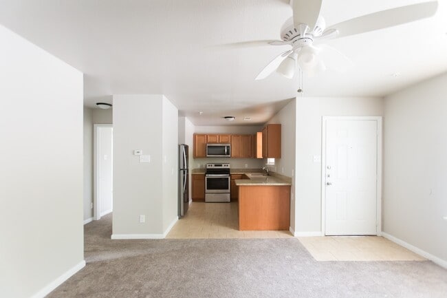 1000 Foster Dr in Conroe, TX - Foto de edificio - Building Photo