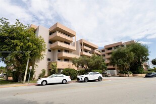 8101 Byron Ave in Miami Beach, FL - Building Photo - Building Photo