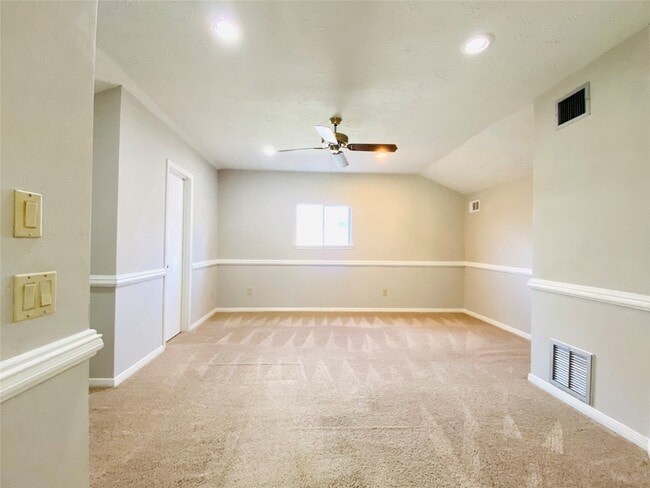 2001 Highland Hills Dr