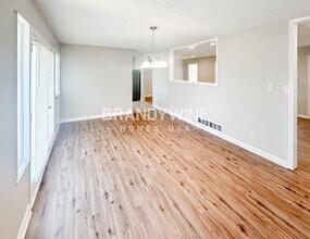 4060 W Stubbs Rd in College Park, GA - Foto de edificio - Building Photo