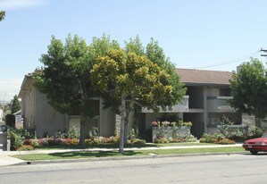 22 N Granada Ave in Alhambra, CA - Building Photo
