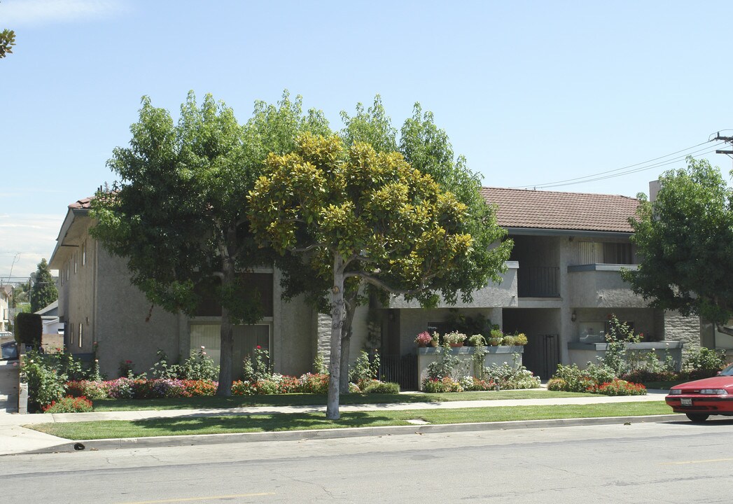 22 N Granada Ave in Alhambra, CA - Building Photo