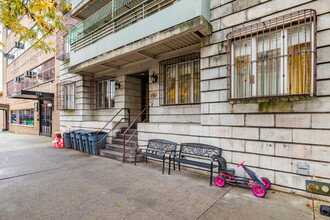 136 Wallabout St in Brooklyn, NY - Foto de edificio - Building Photo