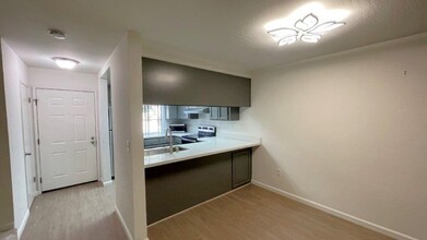 321 Eastgate Ln in Martinez, CA - Building Photo - Building Photo