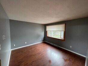 810 Orchard Park Rd, Unit 810 upper in Buffalo, NY - Building Photo - Building Photo