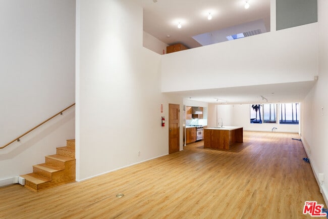 11 Brooks Ave in Los Angeles, CA - Building Photo - Building Photo