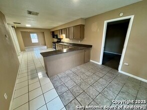 146 Stapleton St in San Antonio, TX - Building Photo - Building Photo