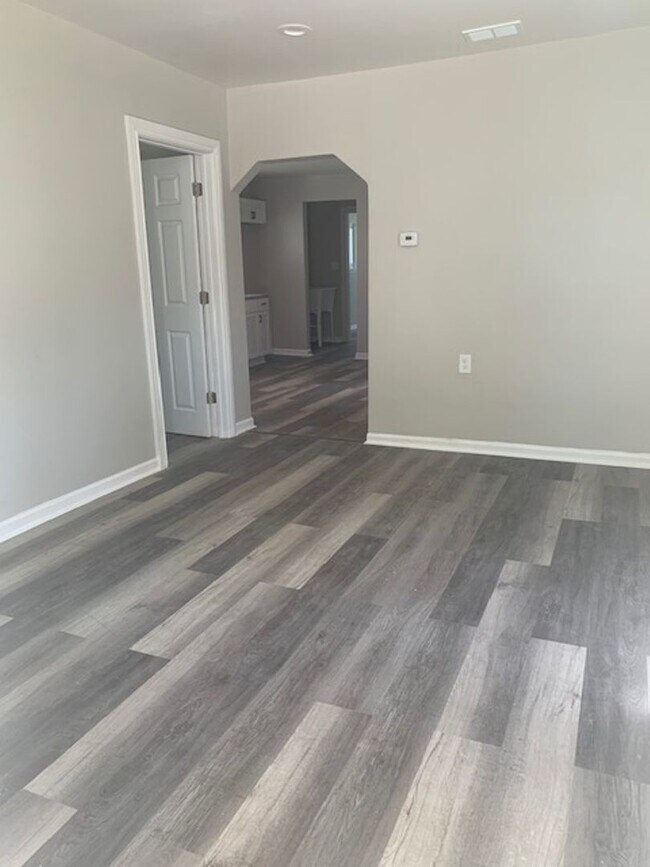 23352 Powell Ave in Hazel Park, MI - Foto de edificio - Building Photo