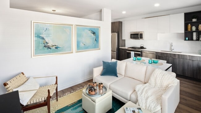 Village Square in Glen Cove, NY - Foto de edificio - Building Photo