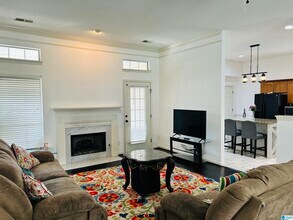 151 Stratford Cir in Pelham, AL - Foto de edificio - Building Photo