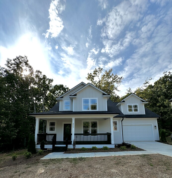 8829 Crosstimbers Dr in Charlotte, NC - Building Photo