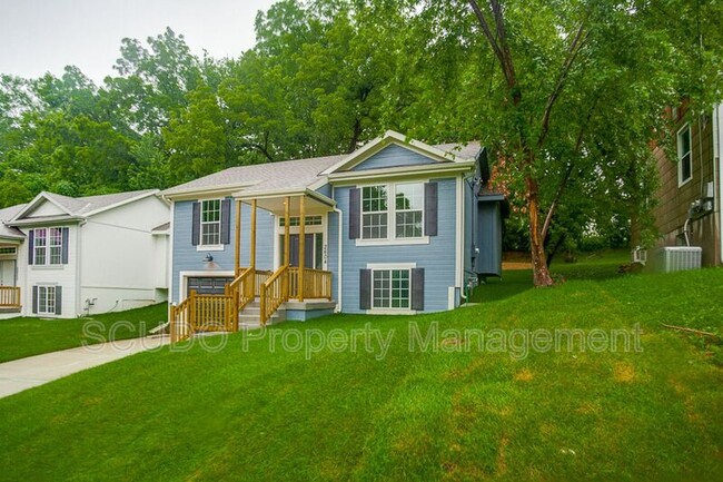 2604 Lyons St in Avondale, MO - Foto de edificio - Building Photo