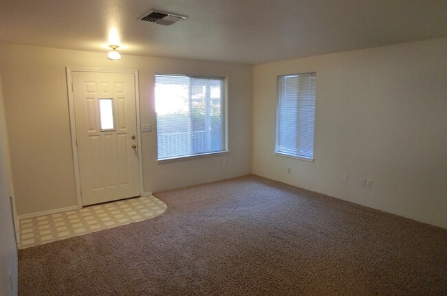 1338 Golden Park Dr in Grants Pass, OR - Foto de edificio - Building Photo