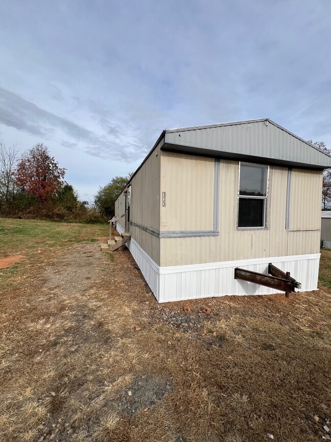 137 Vestin Dr in Millers Creek, NC - Building Photo - Building Photo