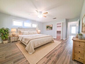 112 Farm to Market 1042 in Three Rivers, TX - Building Photo - Building Photo