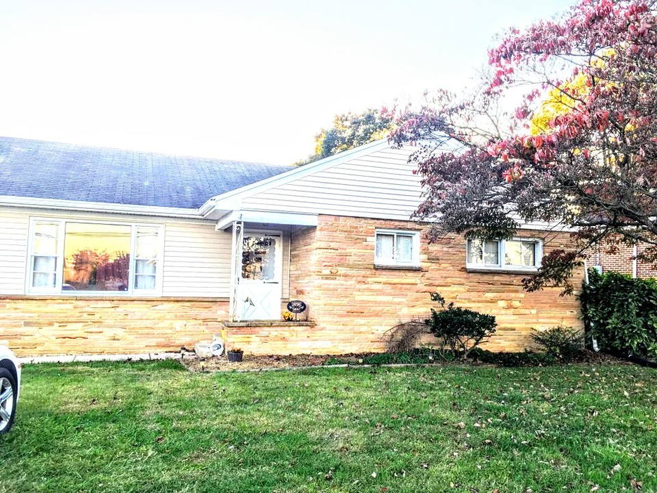 9906 Sharpsburg Pike in Hagerstown, MD - Building Photo