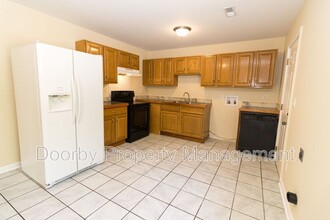 2418 Hickory Valley Rd in Chattanooga, TN - Building Photo - Building Photo