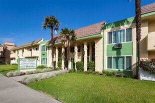 14675 Nordhoff St in Los Angeles, CA - Building Photo