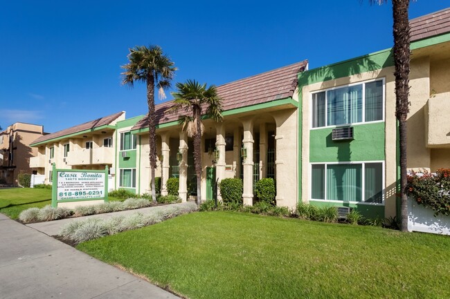 14675 Nordhoff St in Los Angeles, CA - Building Photo - Building Photo