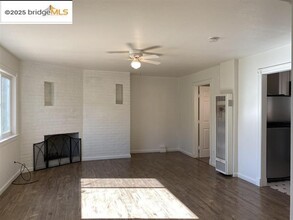 240 Cleaveland Rd in Pleasant Hill, CA - Building Photo - Building Photo