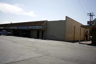 Bldg 520, 521, 522 & 523 in Mcclellan, CA - Foto de edificio - Building Photo