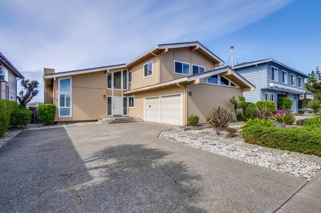 255 Shearwater Is in Foster City, CA - Foto de edificio - Building Photo