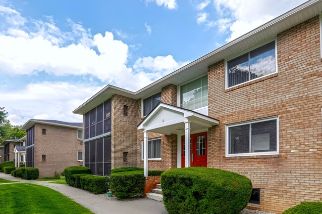 Clover Park Apartments in Rochester, NY - Building Photo - Building Photo