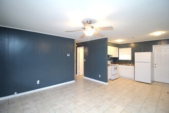6618 Applegate St in Milton, FL - Foto de edificio - Building Photo