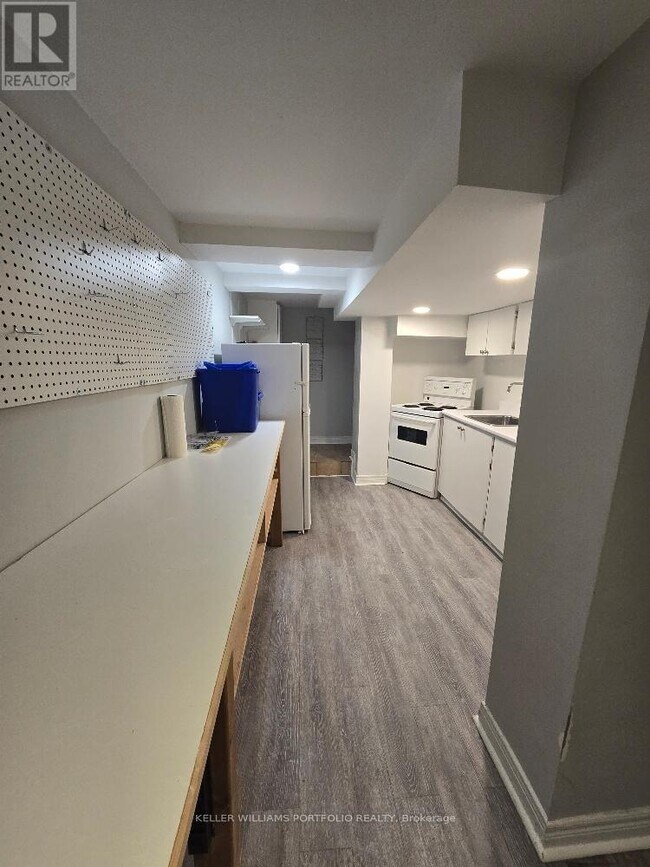 223 Fairview Ave in Toronto, ON - Building Photo - Building Photo