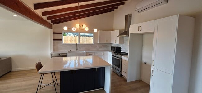 1403 N Rose St in Burbank, CA - Building Photo - Building Photo