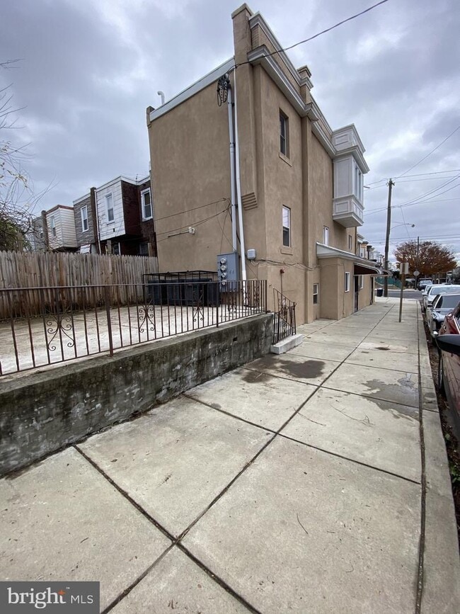 1624 N 57th St, Unit FL 1 in Philadelphia, PA - Foto de edificio - Building Photo