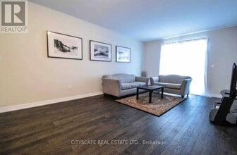 4311 Mann St in Niagara Falls, ON - Foto de edificio - Building Photo