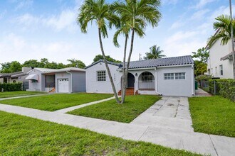 2360 SW 11th Terrace in Miami, FL - Foto de edificio - Building Photo