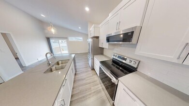 13401-13105 105 St in Grande Prairie, AB - Building Photo - Building Photo