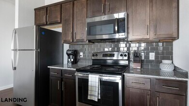 4300 Cromwell Dr in Kyle, TX - Foto de edificio - Building Photo