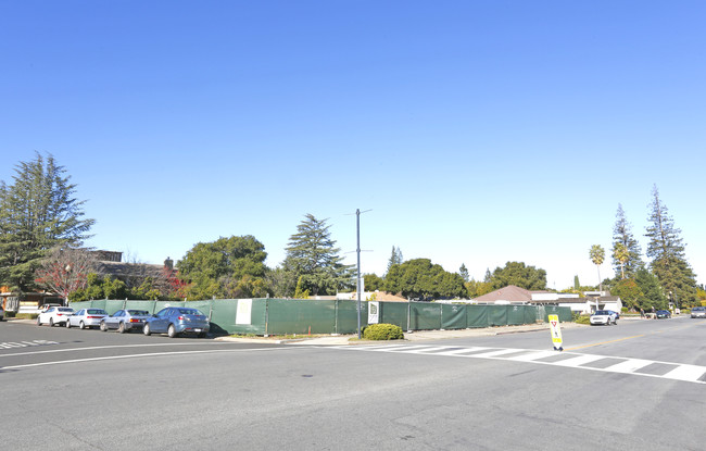 1540 Miramonte Ave in Los Altos, CA - Foto de edificio - Building Photo