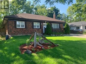 156 Puget St in Barrie, ON - Building Photo