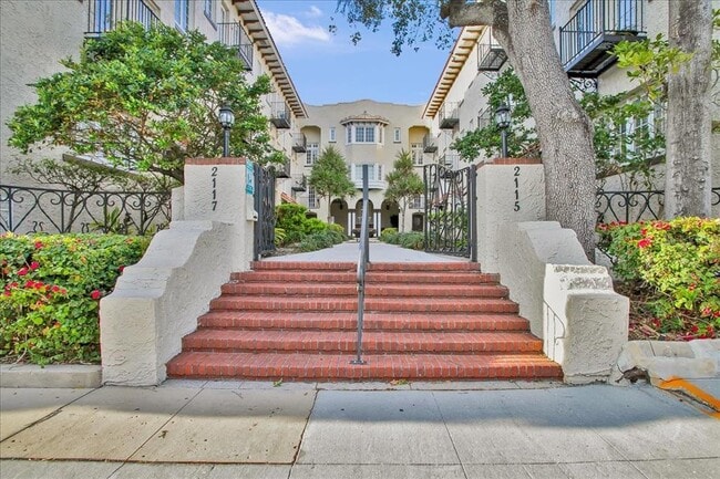 2117 W Dekle Ave in Tampa, FL - Building Photo - Building Photo