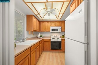 975 Terra California Dr in Walnut Creek, CA - Building Photo - Building Photo