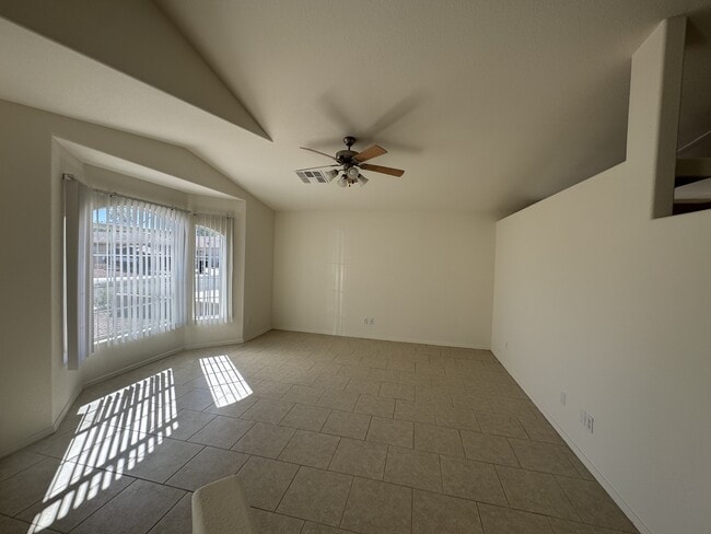2739 Simms Ave in Kingman, AZ - Building Photo - Building Photo