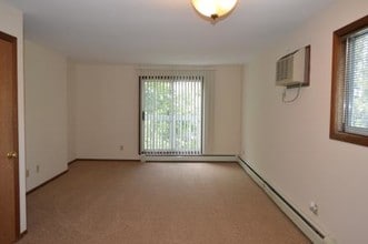 302 Grand Canyon Dr in Madison, WI - Building Photo - Building Photo