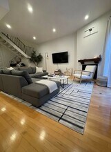 817 10th St, Unit 102 in Santa Monica, CA - Building Photo - Building Photo