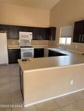 8041 S High Canyon Dr in Tucson, AZ - Building Photo - Building Photo
