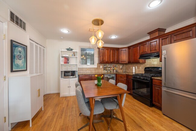 176 Webster Ave in Jersey City, NJ - Building Photo - Building Photo