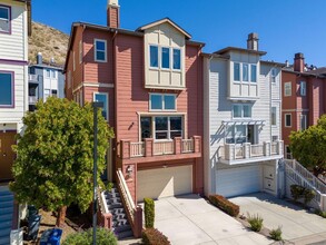 12 Pointe View Pl in South San Francisco, CA - Building Photo - Building Photo