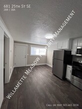 681 25th St SE in Salem, OR - Building Photo - Building Photo
