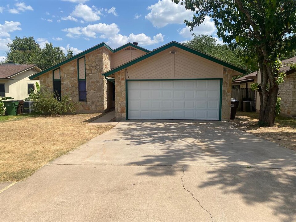 1307 Somerset Dr in Round Rock, TX - Building Photo